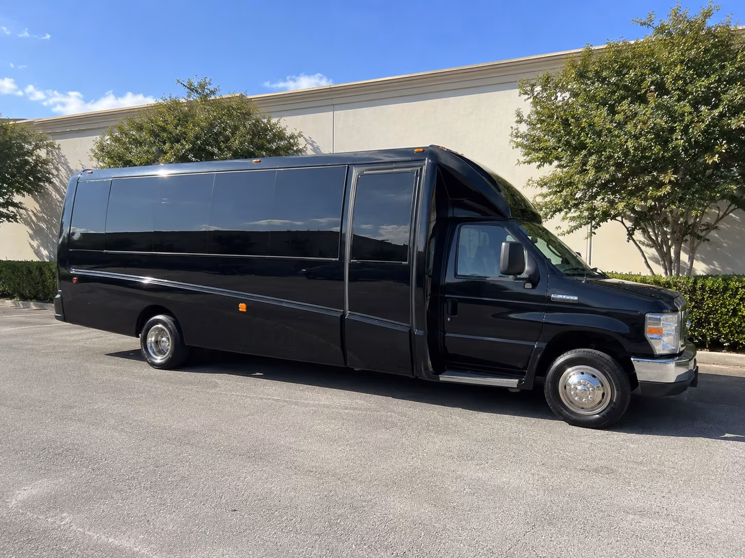 Little Rock Winery Tour & Pub Crawl Transportation party bus exterior