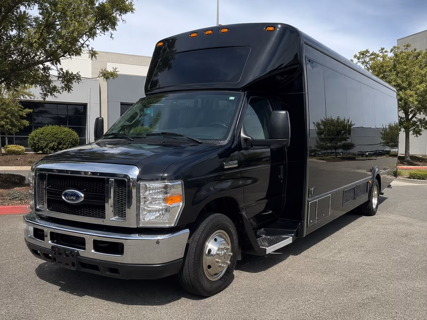 Little Rock Winery Tour & Pub Crawl Transportation party bus exterior